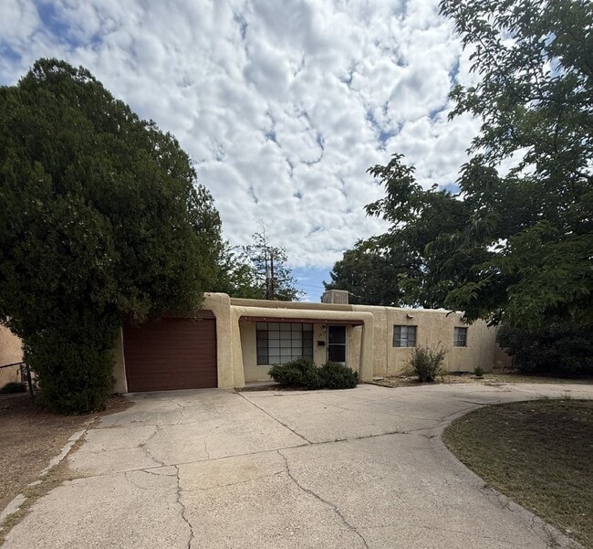 Primary Photo - 1612 Hendola Dr NE