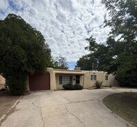Building Photo - 1612 Hendola Dr NE
