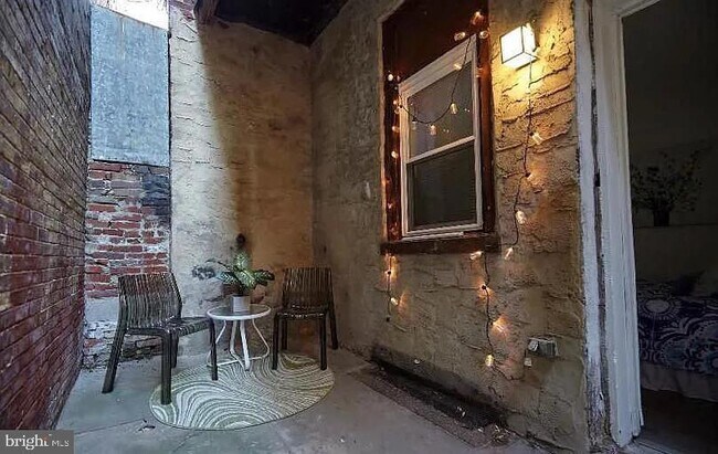 Building Photo - 1902 S 5th St