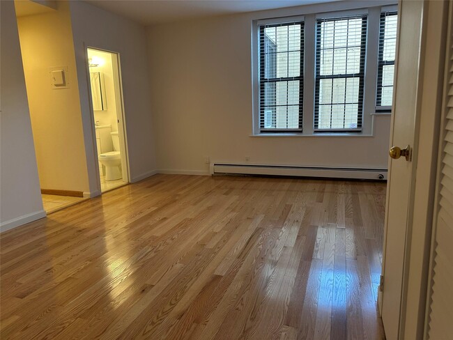 Building Photo - 310 Riverside Blvd