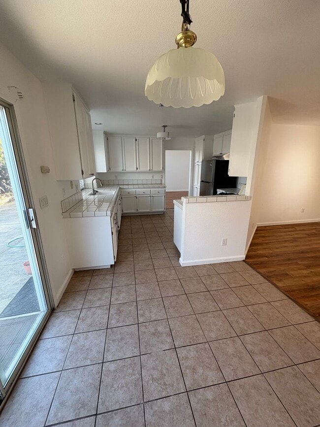 Building Photo - Spacious 4 bed/3 bath in Elk Grove 95624 M...