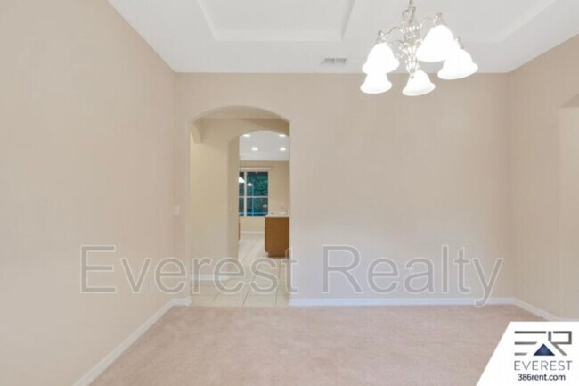 Building Photo - 14 Rymsen Ln