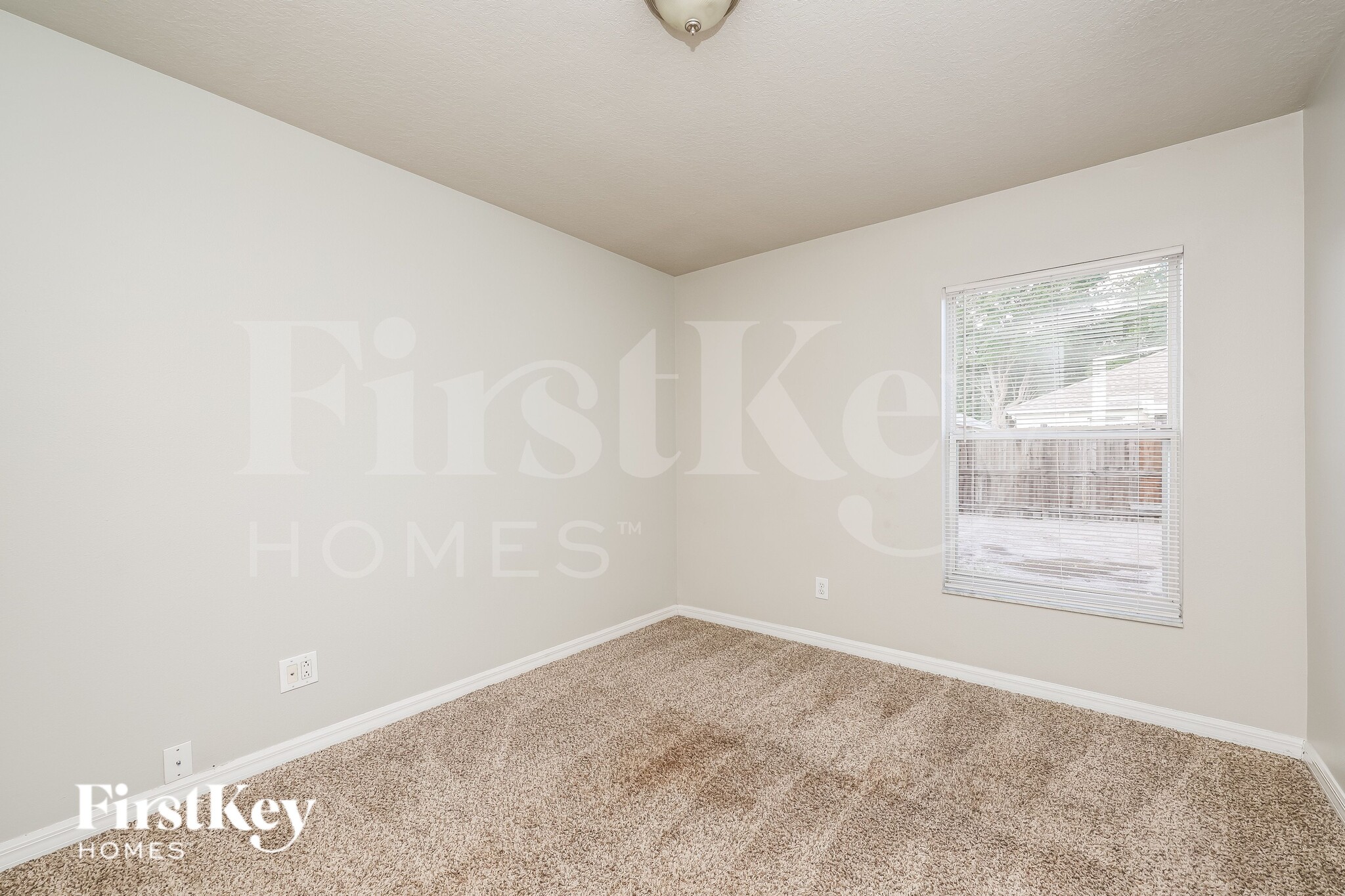 Building Photo - 11133 Lakeside Vista Dr