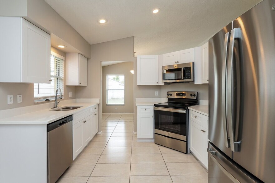 Building Photo - 13318 Greenpointe Dr