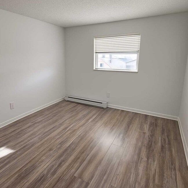 Building Photo - 227 Castlewood Dr