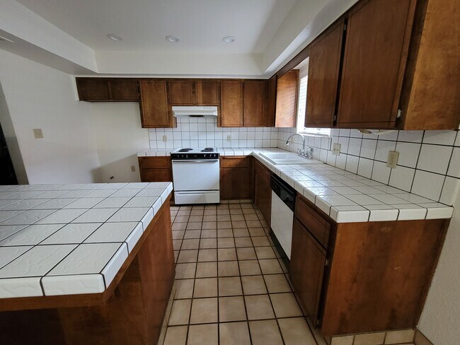 Building Photo - 930 N Indiana St