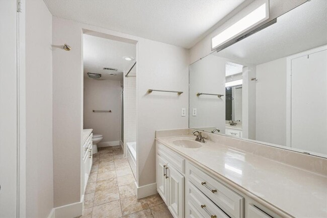Building Photo - 8978 Chatsworth Dr