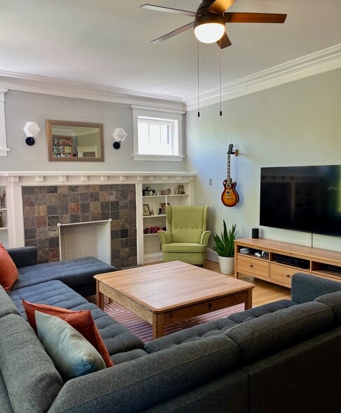 Another view of the living room. - 5142 S Greenwood Ave