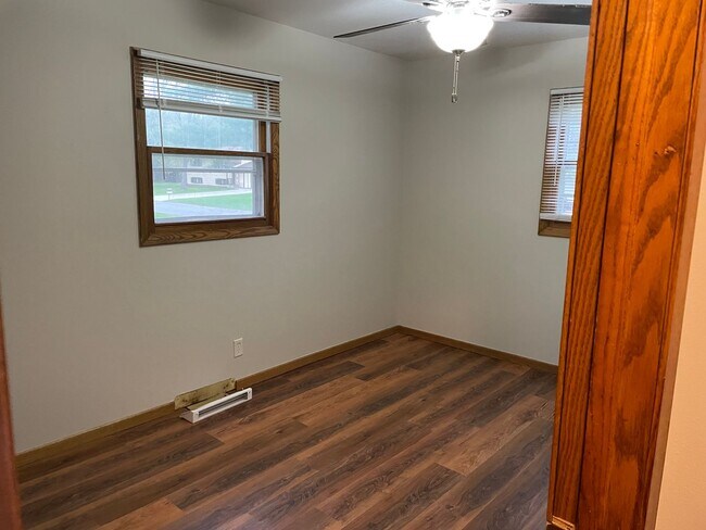 Building Photo - 211 Joan St