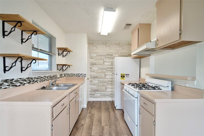 Building Photo - 10810 Parkland Woods Dr