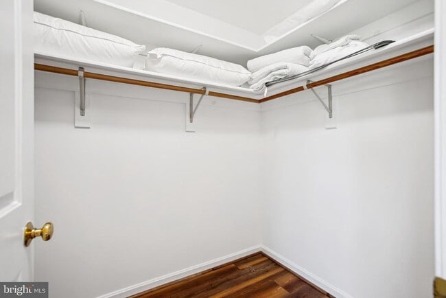 Building Photo - 112 E Walnut St