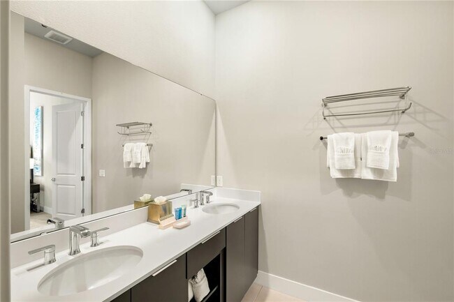 Building Photo - 7770 Sandy Ridge Dr