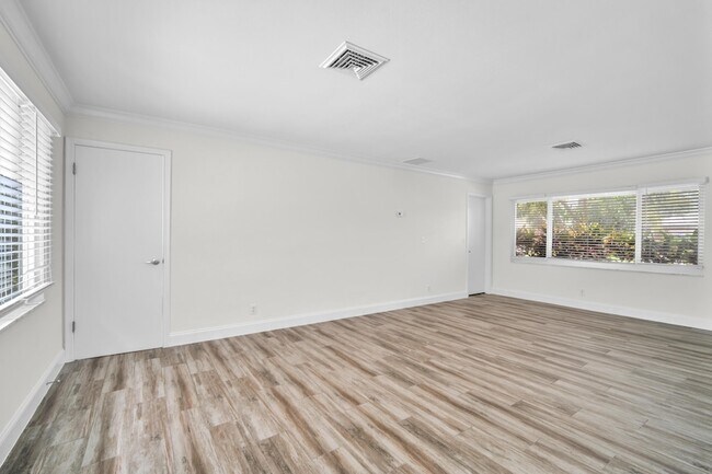 Building Photo - 1424 SW 13th Dr