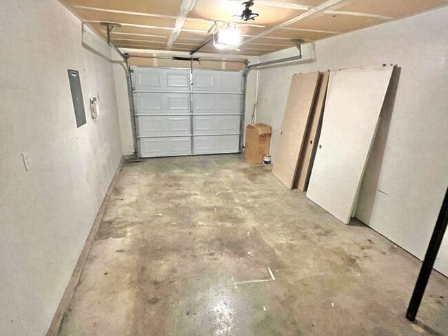 Building Photo - GREEJ03