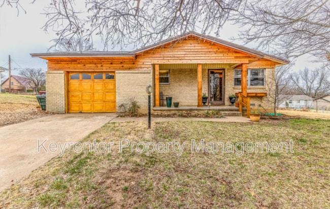 Building Photo - 1055 N Cedar Ave