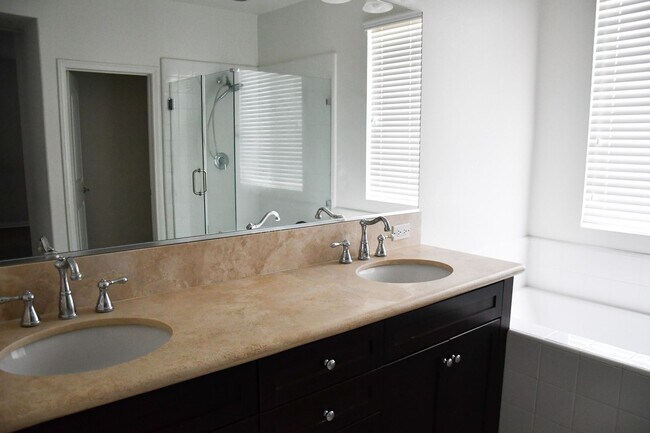 Building Photo - 3225 Donovan Ranch Rd