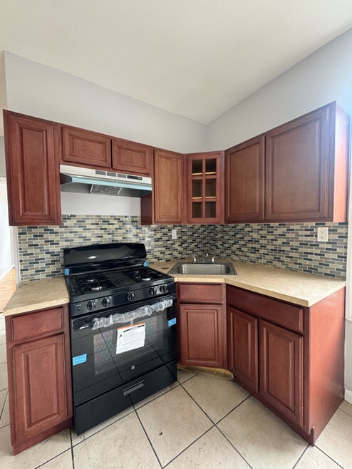 Building Photo - 641 15th Ave