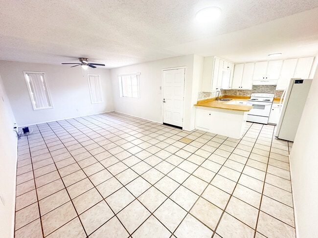 Building Photo - 173 W 27th Pl