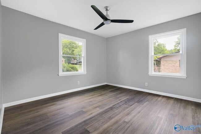 Building Photo - 2017 Shady Ln Dr NW