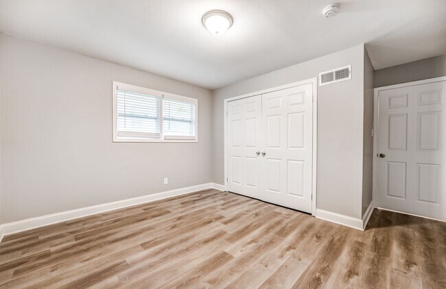 Building Photo - Charming 4-Bedroom, 3-Bath Single-Family H...