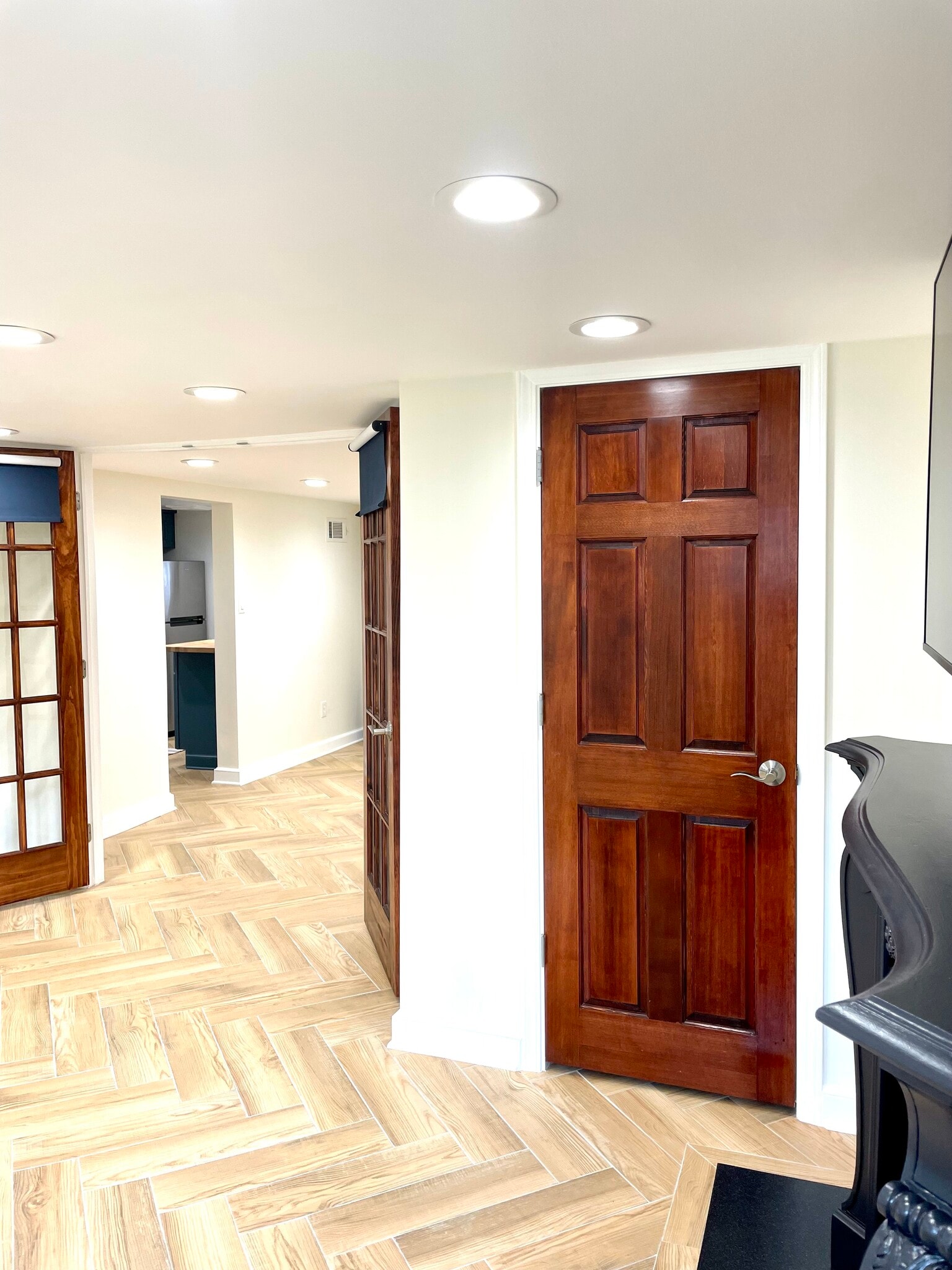 living area towards bedroom and kitchen - 1555 E Browning Ave