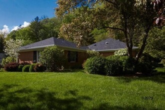 Building Photo - 532 W Broadway