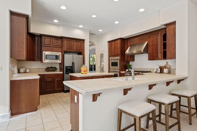 Building Photo - Beautiful home in Serrano. Must See!