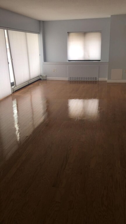 Primary Photo - 300 Lynn Shore Dr