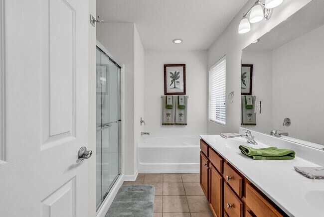 Building Photo - 765 Riverward Dr