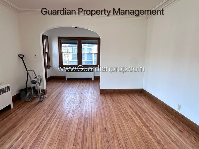 Building Photo - South Minneapolis Renovated Single Family Home, New Bathrooms, Hardwood Floors, W/D