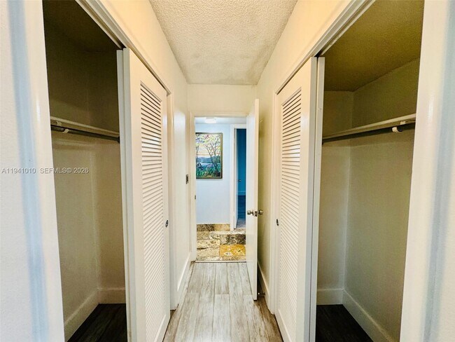 Building Photo - 900 NE 12th Ave