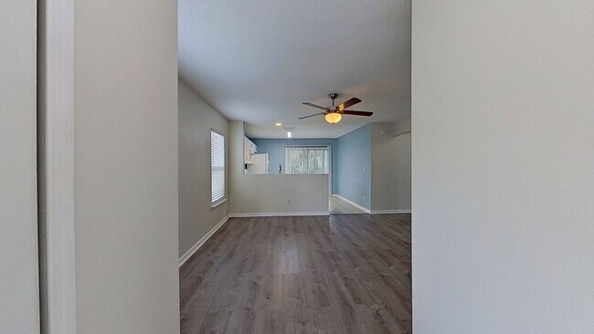 Building Photo - Lovely 2x1 in St. Augustine! Gorgeous Upgrade Kitchen!