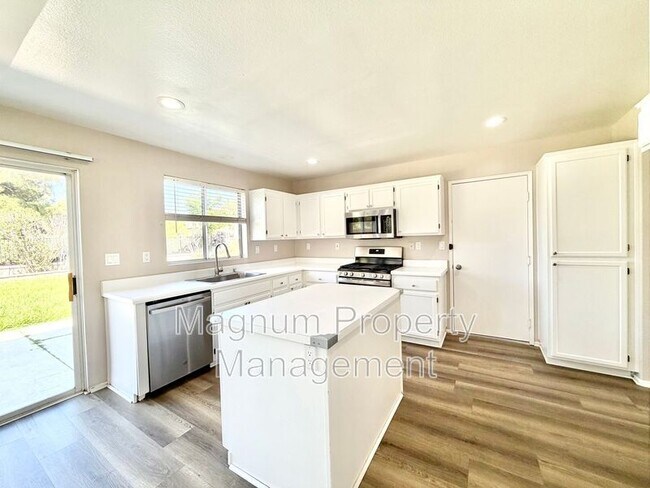Building Photo - 43391 Calle Morita