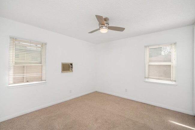 Building Photo - 11248 La Maida St