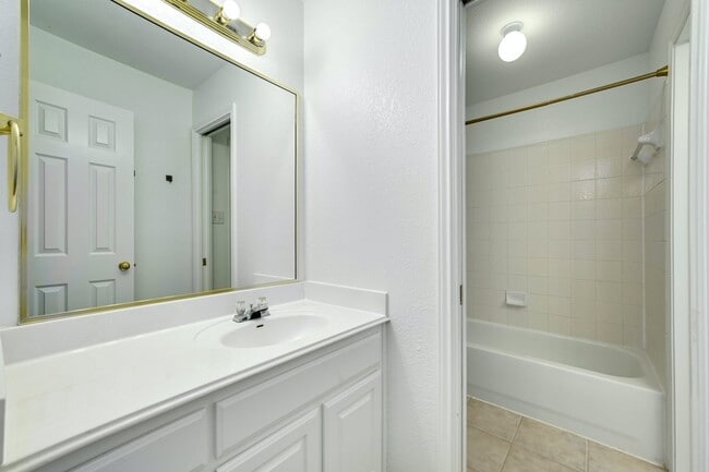 Building Photo - 12309 Pleasant Hill Ct