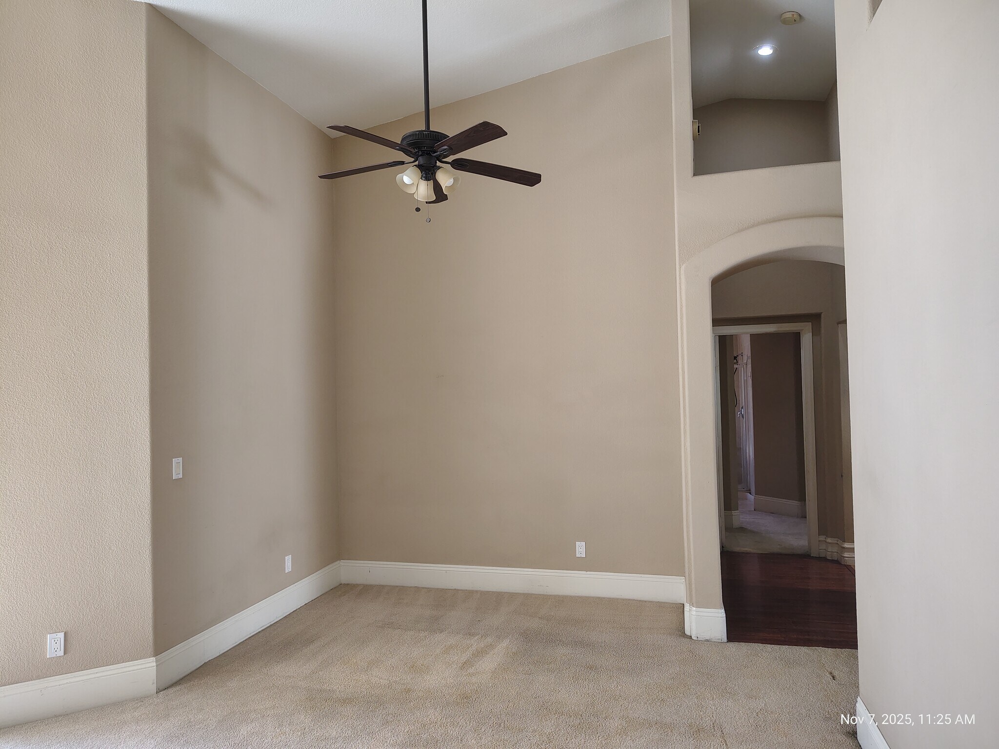 Building Photo - 9160 Valley Spring Ct