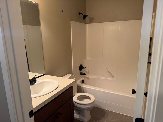 Building Photo - 2706 NE 130th Ct