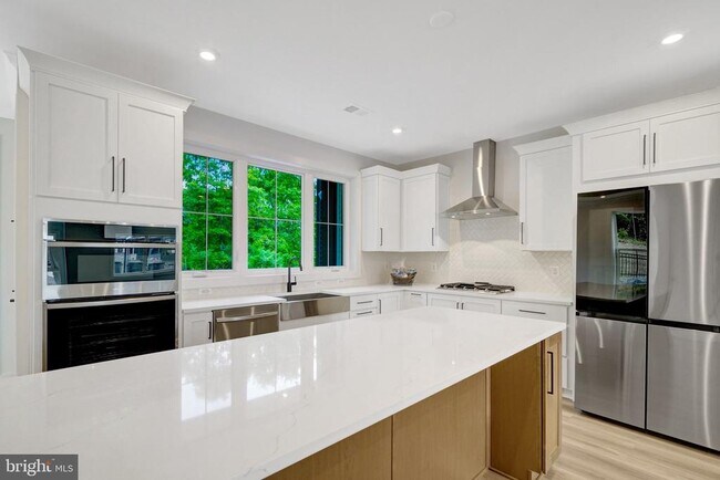 Building Photo - 9418 Dandelion Dr