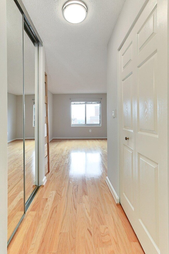 Building Photo - 2181 Jamieson Ave