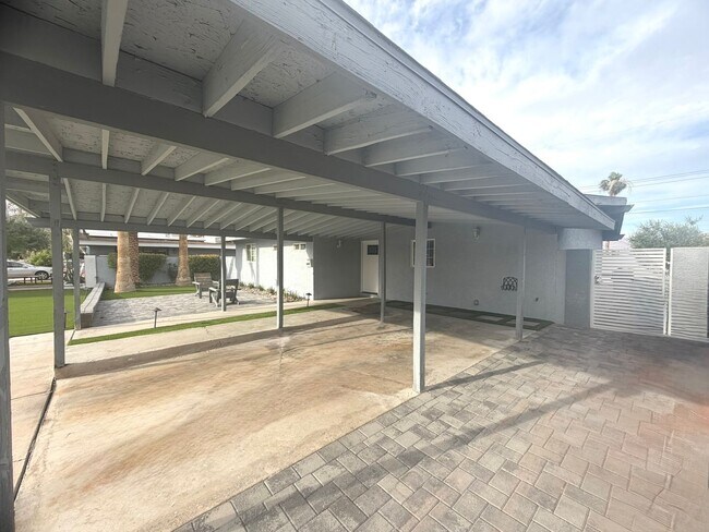 Building Photo - 700 N 22nd St