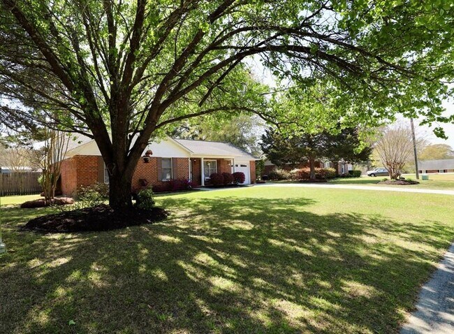 Building Photo - 2415 Edmunds Dr