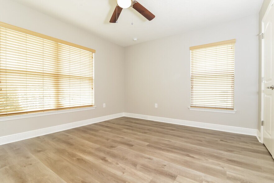 Building Photo - 905 Chestnut Dr