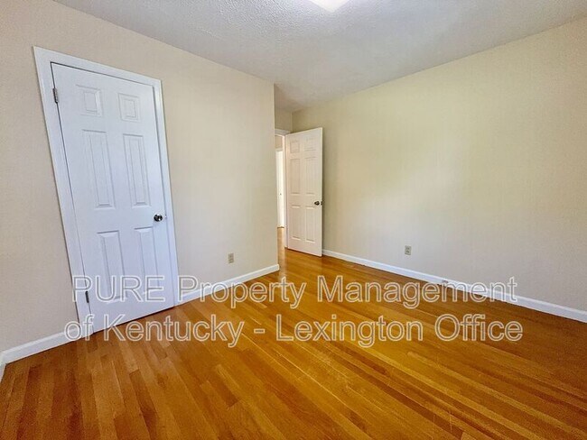 Building Photo - 2077 Dogwood Dr