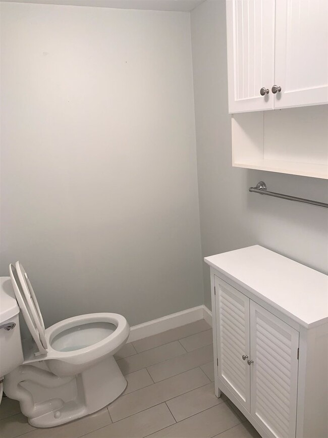 Building Photo - Updated Beautiful 2/2 Upstairs unit at The Village of Stuart