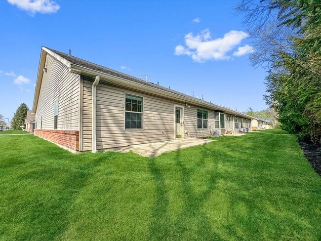Building Photo - Beautiful 2 Beds 1.5 Bath Villa