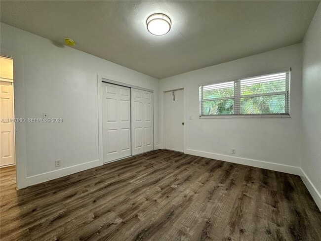 Building Photo - 2436 Van Buren St