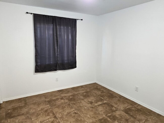 Building Photo - 3 bedroom/2 bath home for Rent