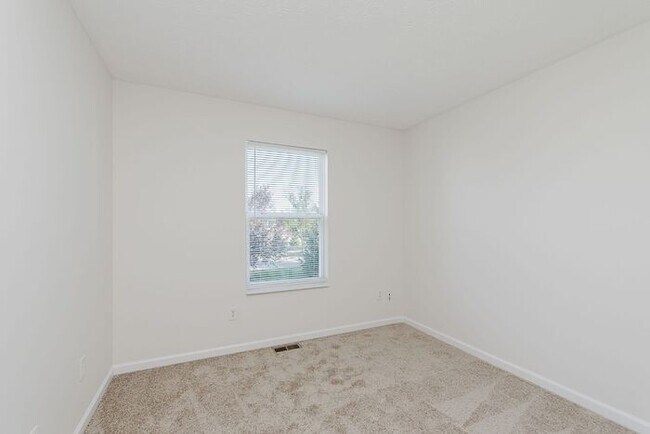Building Photo - Perfect Family Home