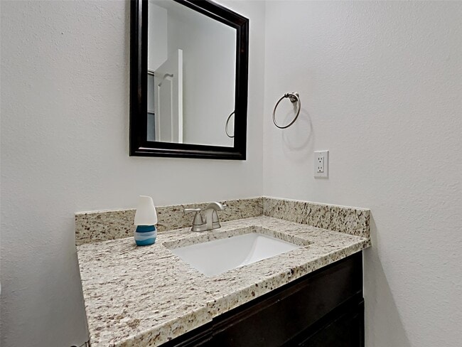 Building Photo - 2567 Riverway Dr