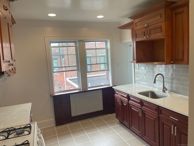 Building Photo - 291 Beechmont Ave